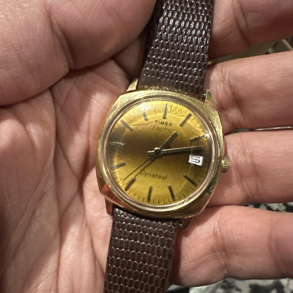 Vintage Timex Electric Dynabeat Gold Tone Watch Brown Leather Strap Date Window